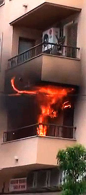 No solo los fuegos en nuestra vivienda nos afectan: tenemos que saber reaccionar ante incendios iniciados en casas de vecinos No solo los fuegos en nuestra vivienda nos afectan: tenemos que saber reaccionar ante incendios iniciados en casas de vecinos